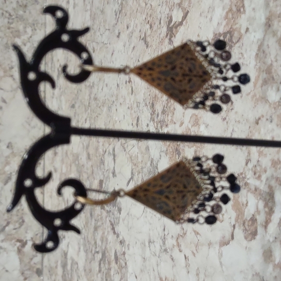 Set of Two Pairs of Earrings - Picture 2 of 5